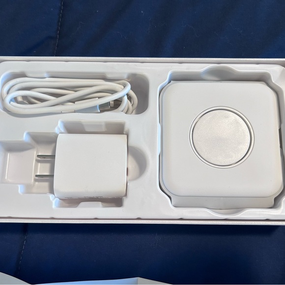 UCOMX • 3 in 1 Magnetic Wireless Charger • Portable • White • - Picture 5 of 7